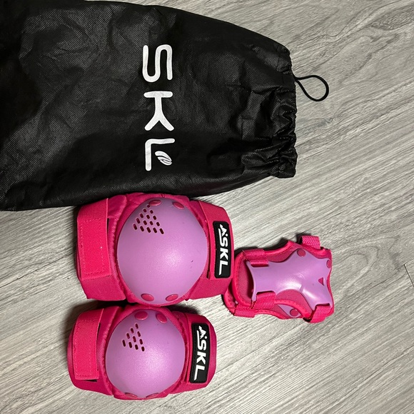 Childrens Knee Pad Set - Picture 2 of 4